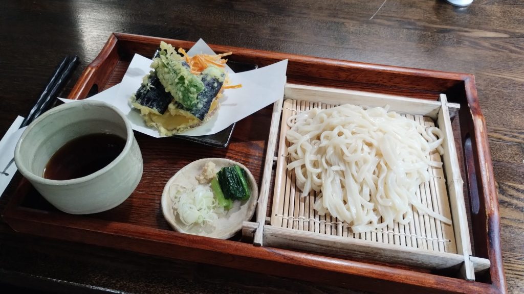 手打ちうどん へそまがり もり野菜天ぷらうどん