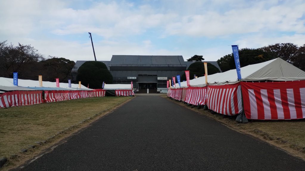 たてもの園前広場